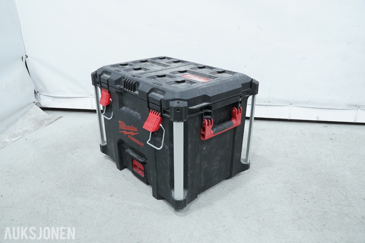 Milwaukee M18 batteriverktøy - 8 maskiner og 2 hurtigladere