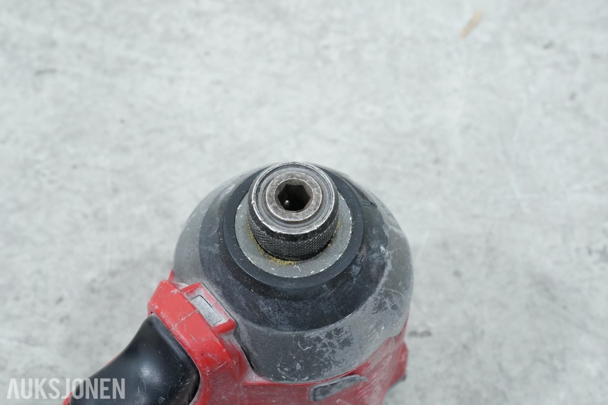 Parti Milwaukee M18 batteriverktøy - 8 maskiner, batterier, ladere