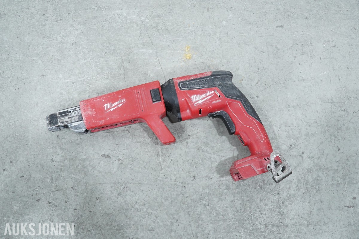 Milwaukee M12/M18 verktøypakke - 9 maskiner og 3 ladere