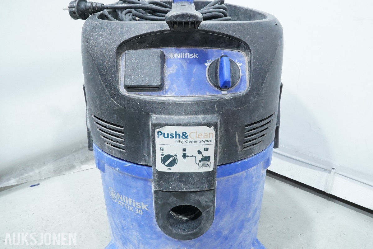 Nilfisk ATTIX 30-21 PC støvsuger med Hilti batteriverktøy og injeksjonsverktøy