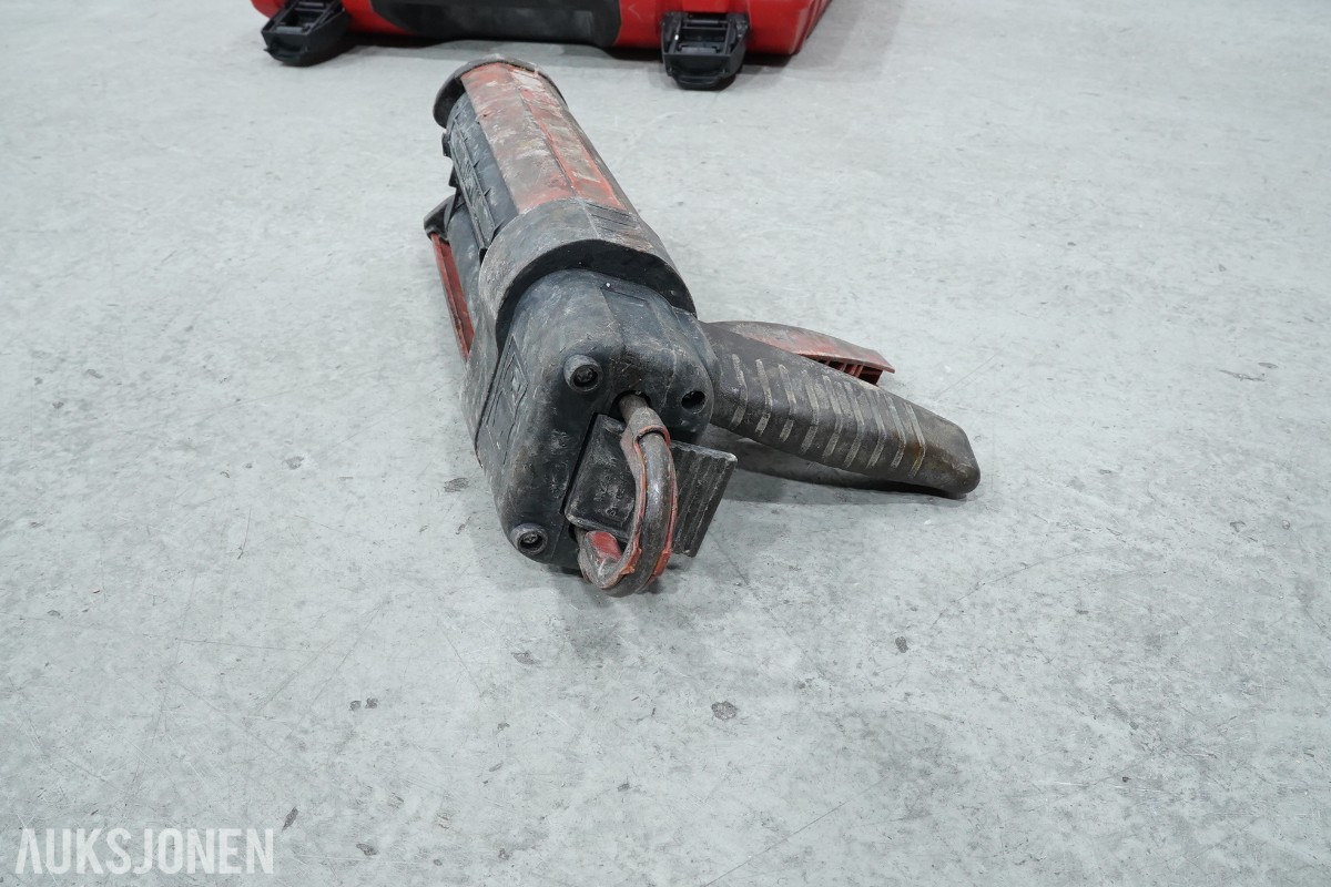 Nilfisk ATTIX 30-21 PC støvsuger med Hilti batteriverktøy og injeksjonsverktøy
