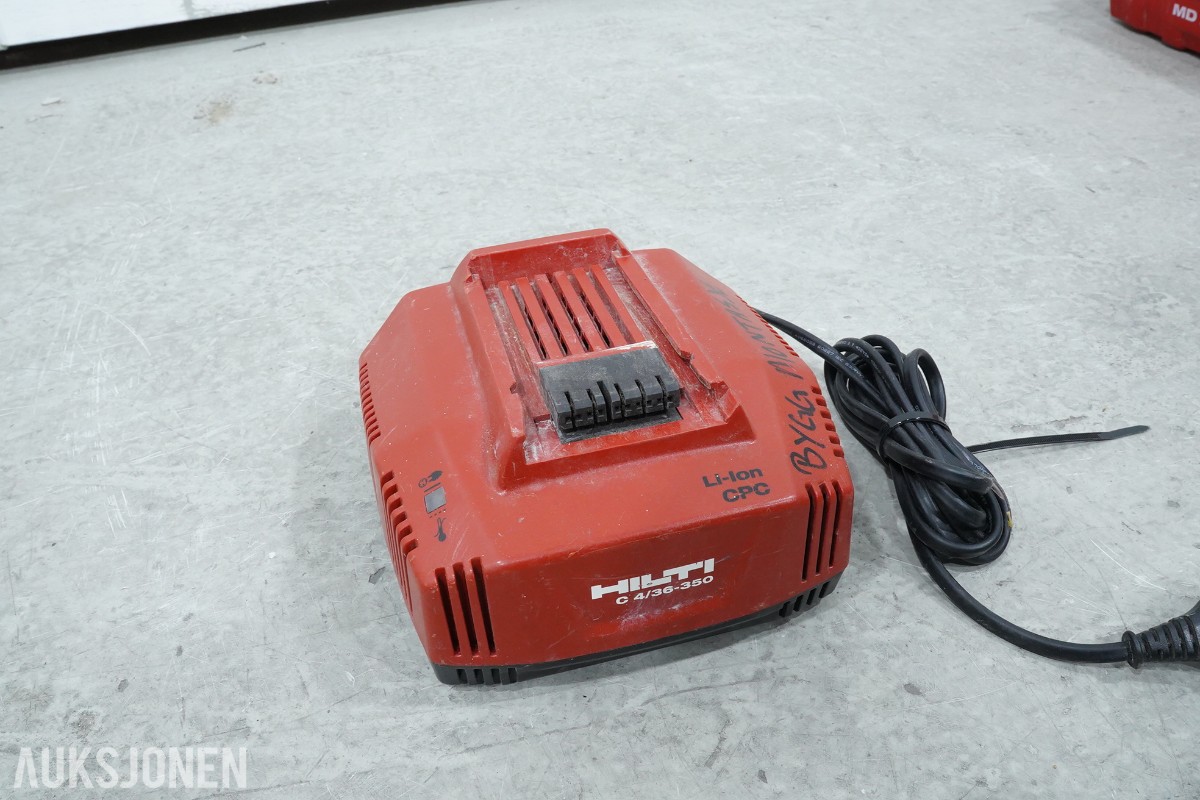 Nilfisk ATTIX 30-21 PC støvsuger med Hilti batteriverktøy og injeksjonsverktøy