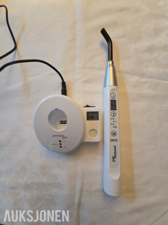 Premium Plus C01-C LED herdelampe med ladestasjon