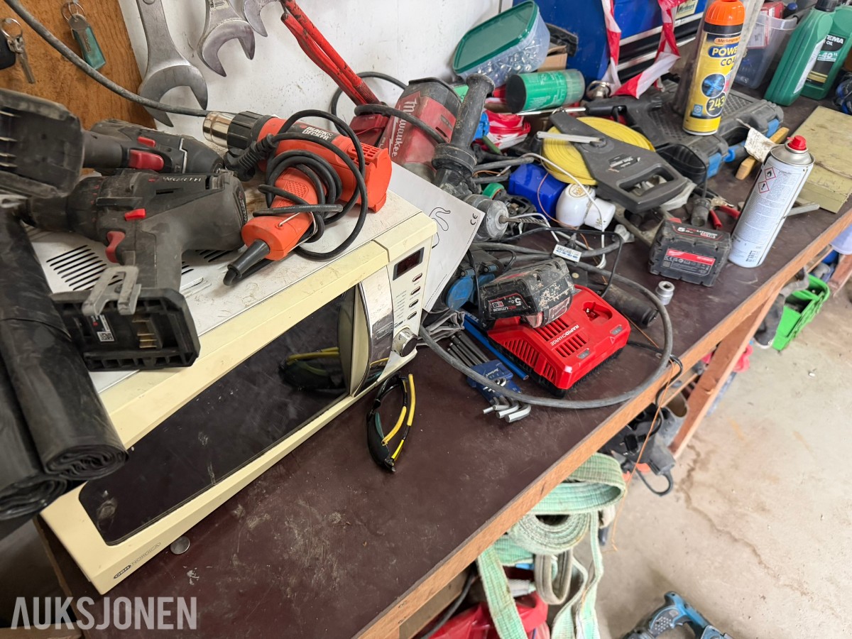 Overskuddsmateriell og verkstedutstyr