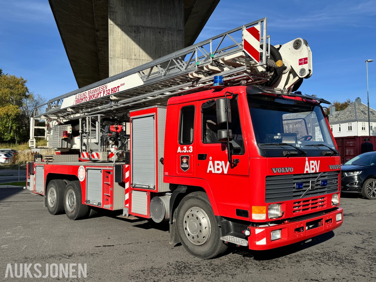 1996 Volvo FL12 - 6X2 - Brannbil / Liftbil - Bronto Skylift F32 HDT 2000 personløfter- 75.358 km - Registrert som motorredskap