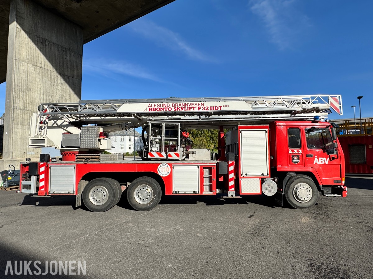 1996 Volvo FL12 - 6X2 - Brannbil / Liftbil - Bronto Skylift F32 HDT 2000 personløfter- 75.358 km - Registrert som motorredskap