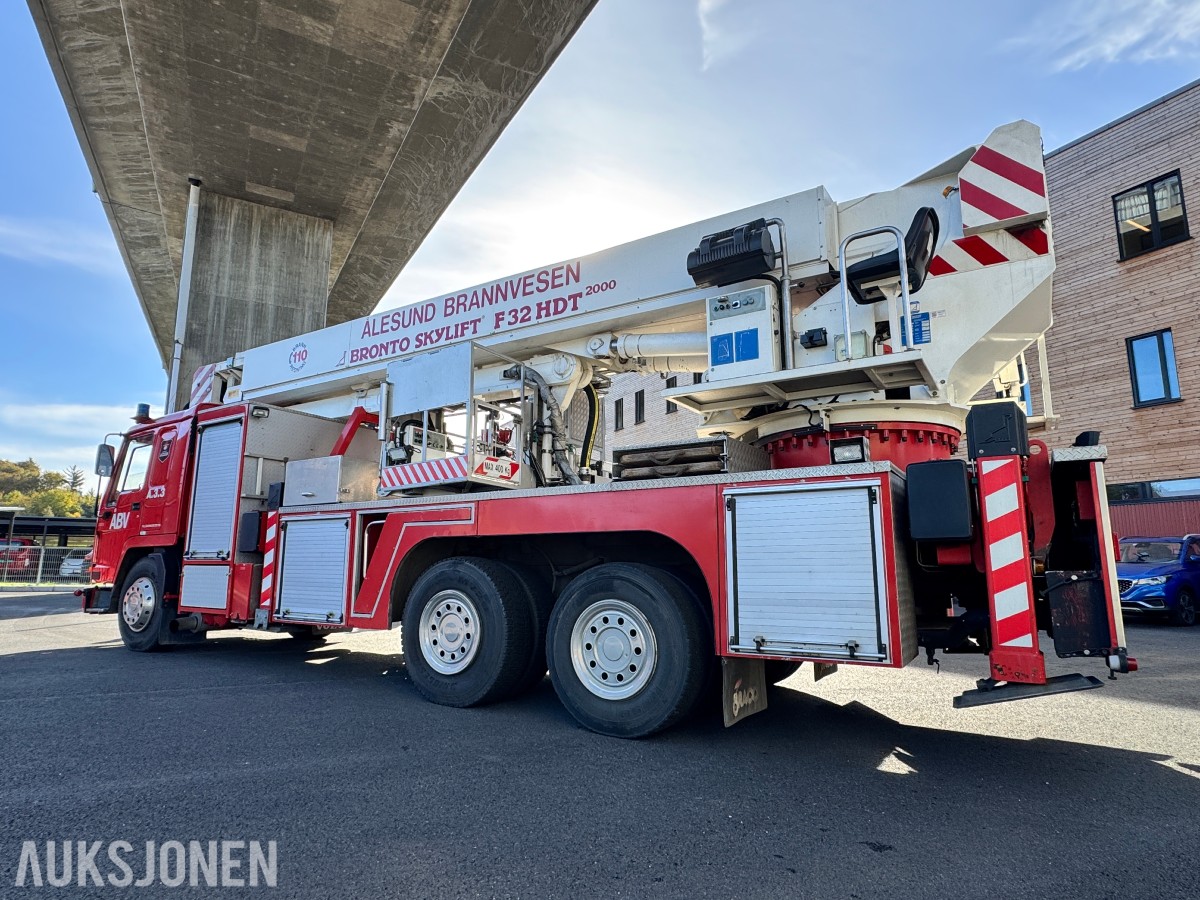 1996 Volvo FL12 - 6X2 - Brannbil / Liftbil - Bronto Skylift F32 HDT 2000 personløfter- 75.358 km - Registrert som motorredskap
