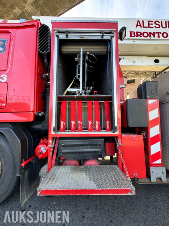 1996 Volvo FL12 - 6X2 - Brannbil / Liftbil - Bronto Skylift F32 HDT 2000 personløfter- 75.358 km - Registrert som motorredskap