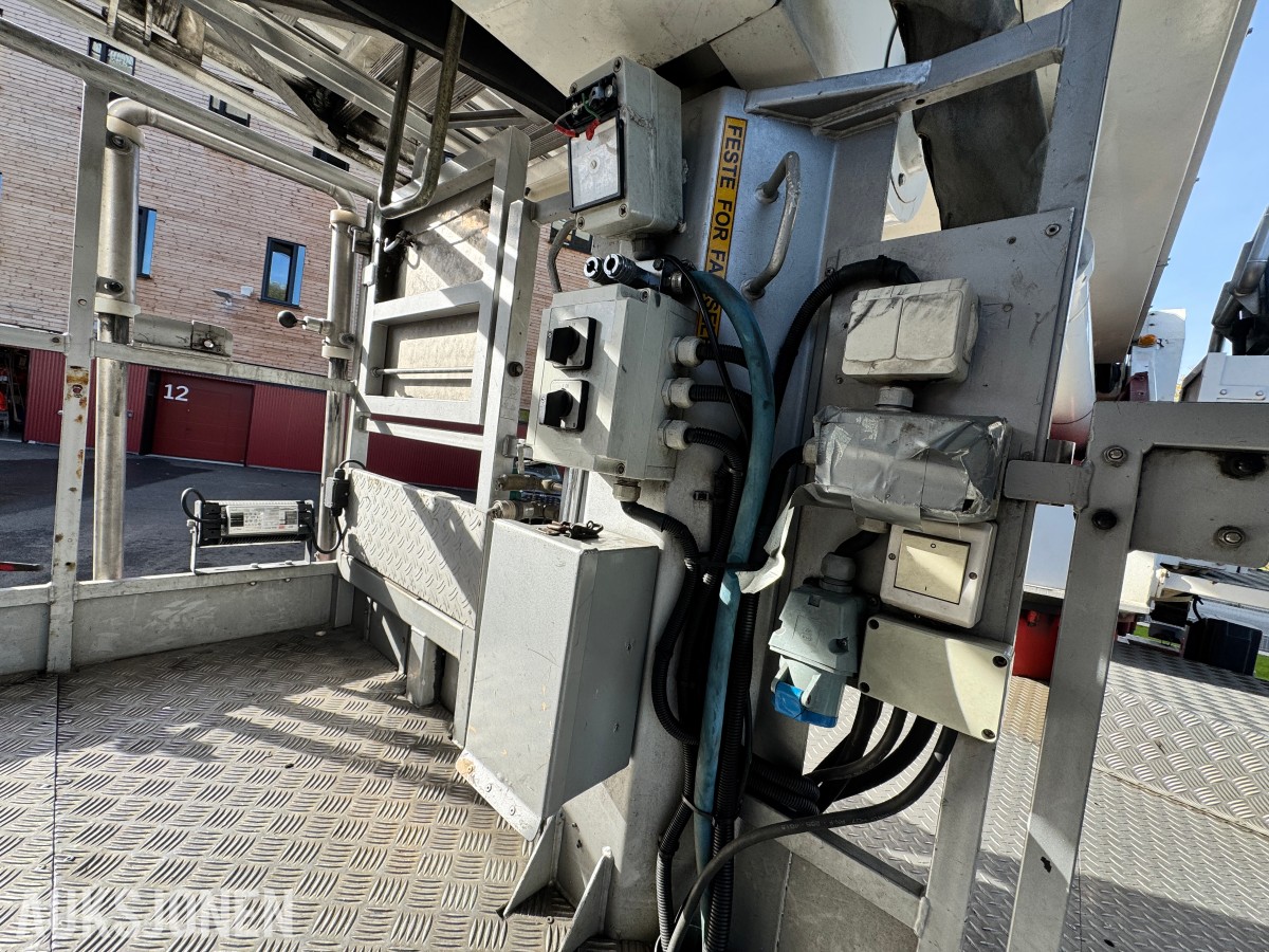 1996 Volvo FL12 - 6X2 - Brannbil / Liftbil - Bronto Skylift F32 HDT 2000 personløfter- 75.358 km - Registrert som motorredskap