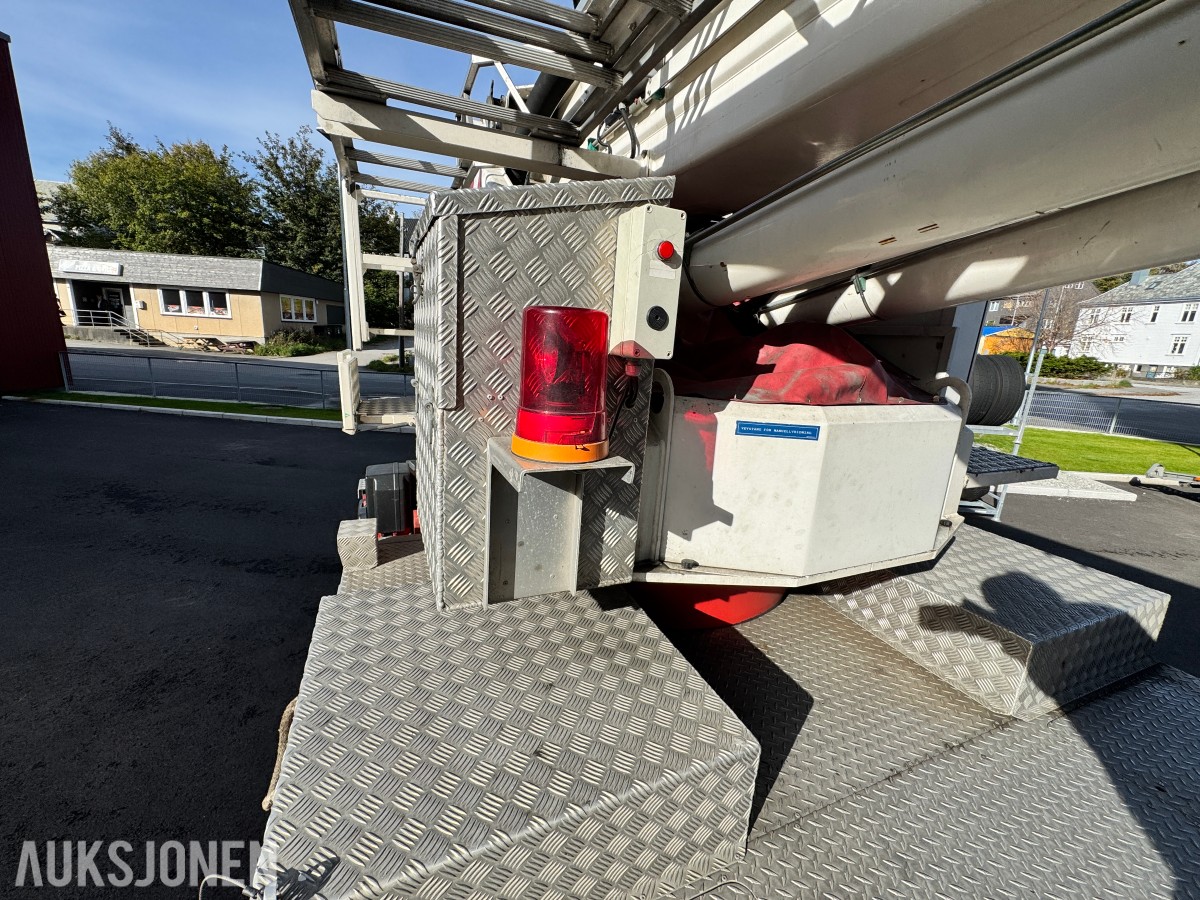 1996 Volvo FL12 - 6X2 - Brannbil / Liftbil - Bronto Skylift F32 HDT 2000 personløfter- 75.358 km - Registrert som motorredskap