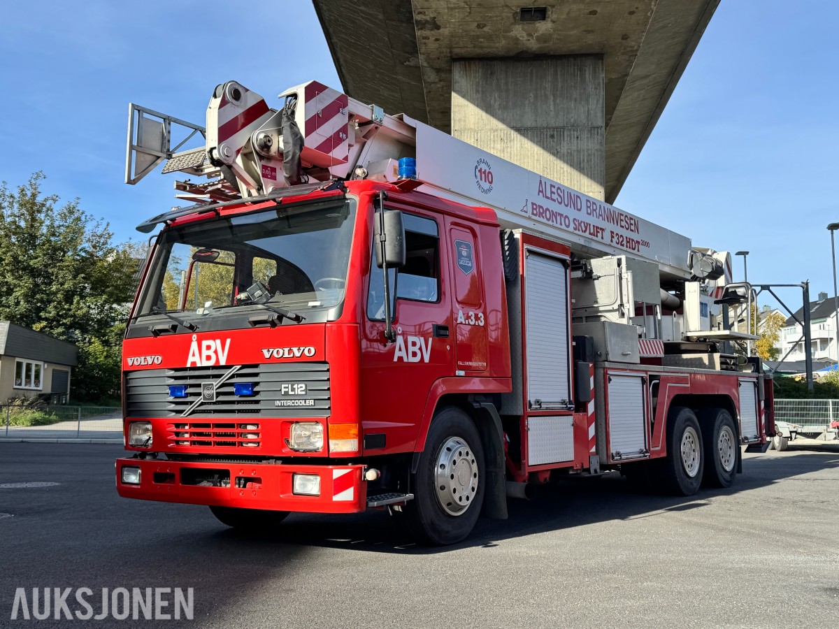 1996 Volvo FL12 - 6X2 - Brannbil / Liftbil - Bronto Skylift F32 HDT 2000 personløfter- 75.358 km - Registrert som motorredskap