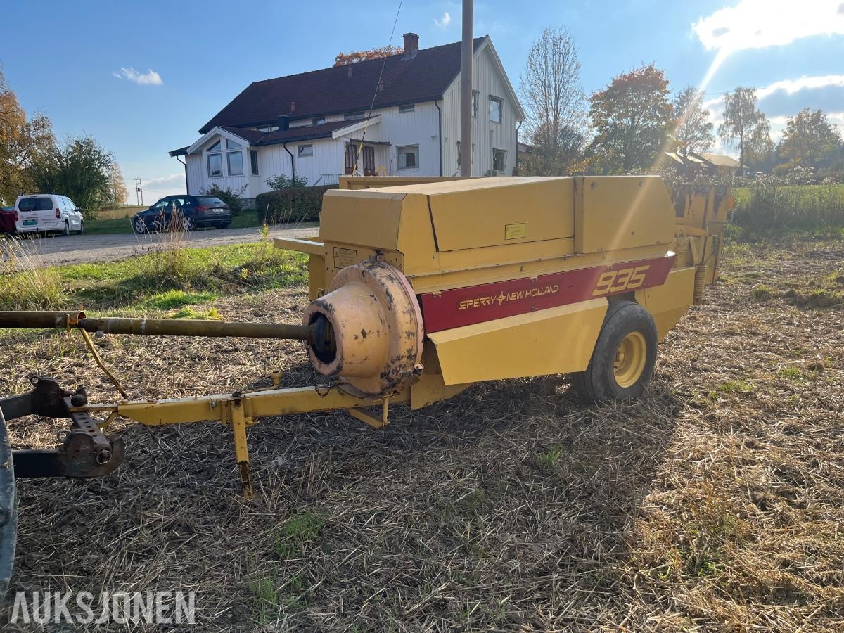 1990 New Holland 935 presse