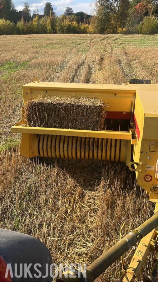 1990 New Holland 935 presse