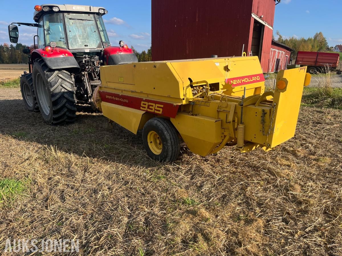 1990 New Holland 935 presse
