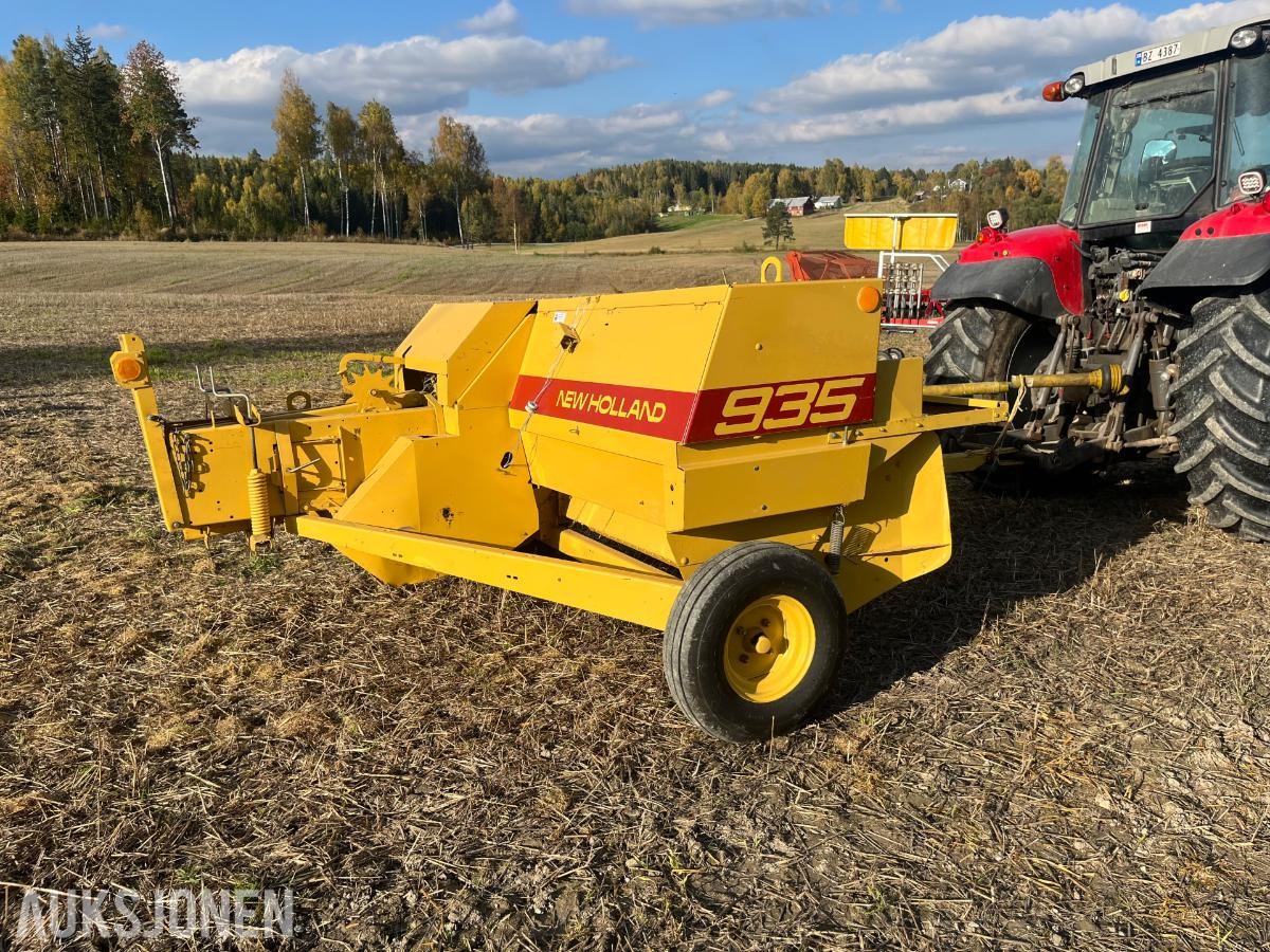 1990 New Holland 935 presse