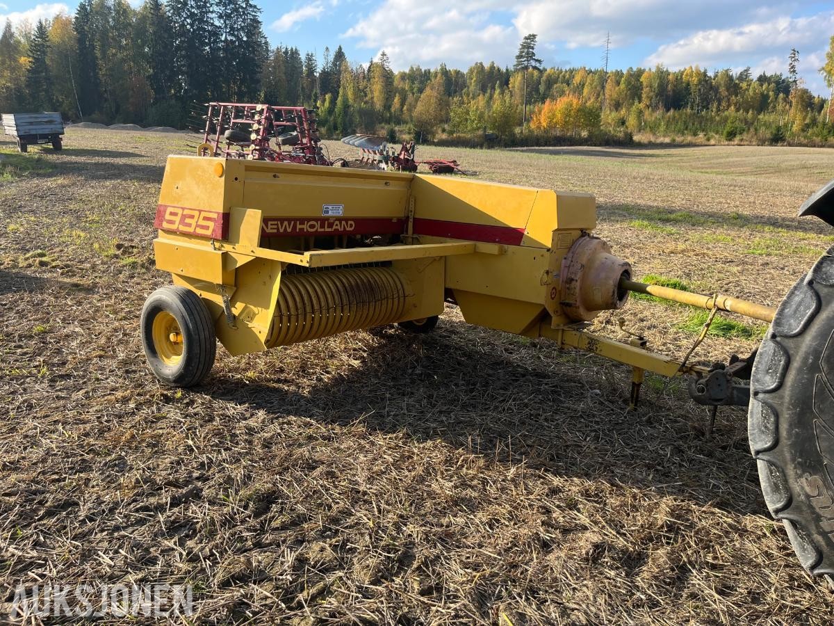 1990 New Holland 935 presse