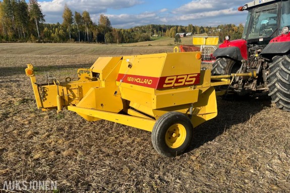1990 New Holland 935 presse
