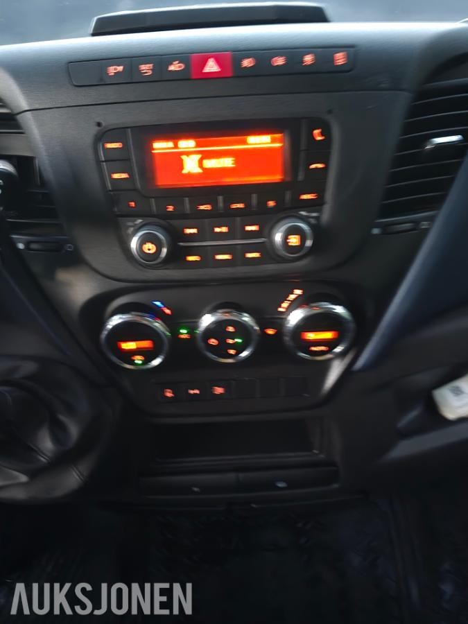 2018  IVECO DAILY 35C18, SKAPBIL 180HK AUT WEBASTO ZEPRO LØFTELEM