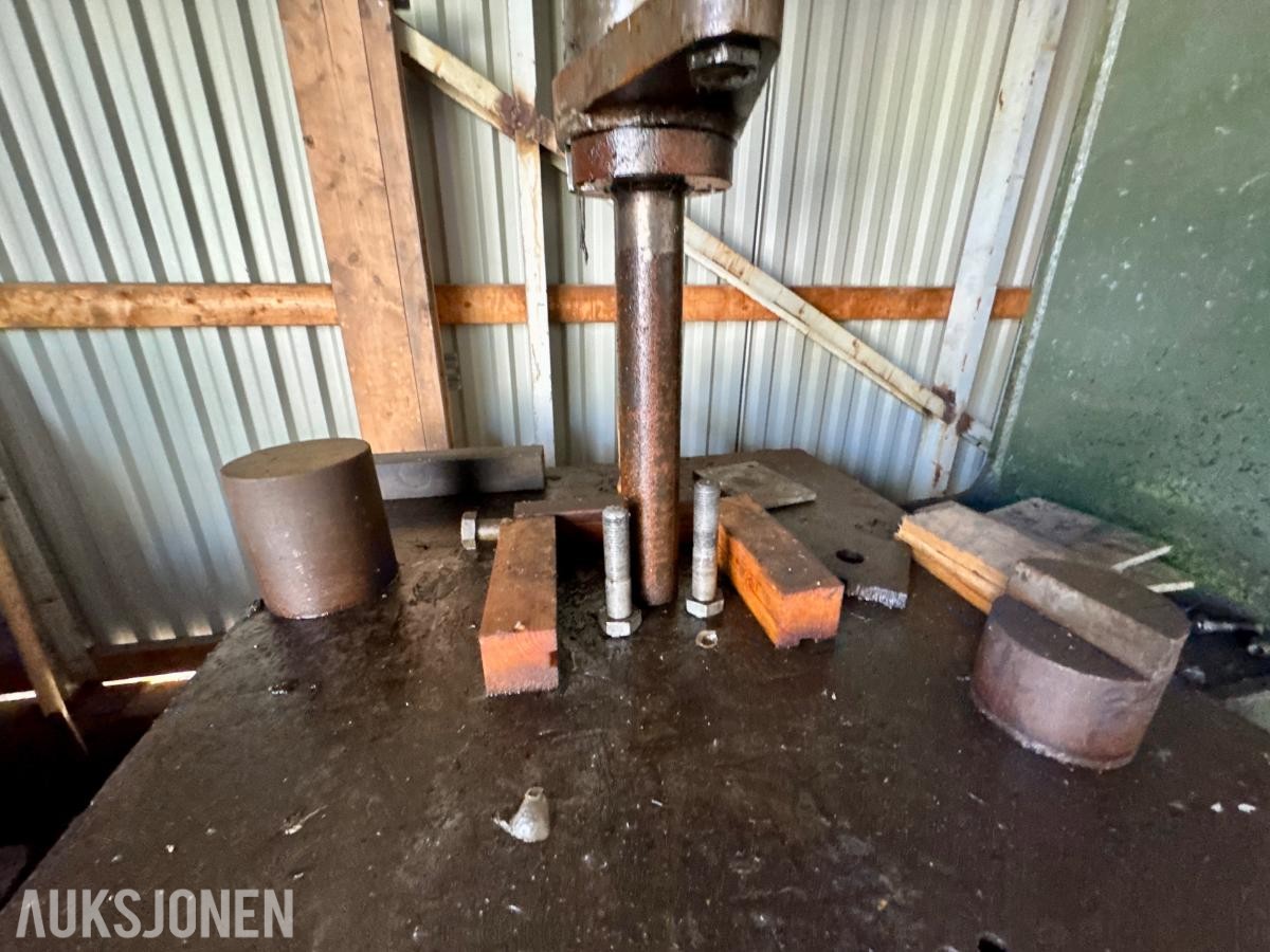 Bauer H2C5 hydraulisk industripresse