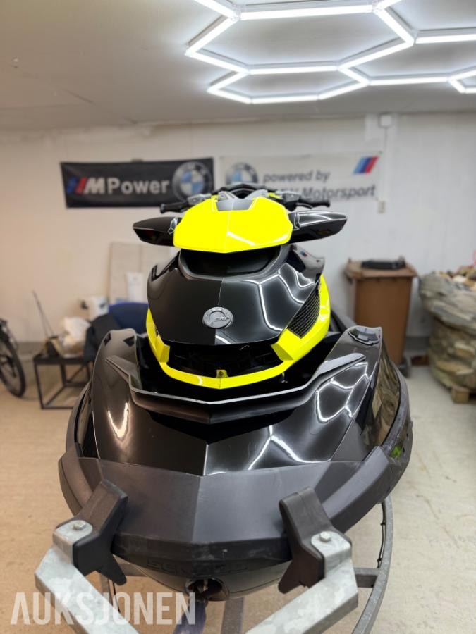 2012 SeaDoo Rxt 260 Rs Vannscooter med registrert Tiki henger