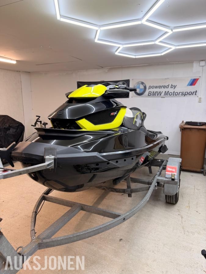 2012 SeaDoo Rxt 260 Rs Vannscooter med registrert Tiki henger