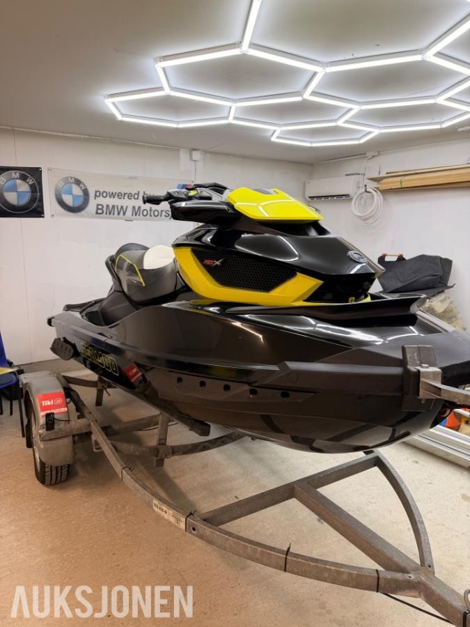 2012 SeaDoo Rxt 260 Rs Vannscooter med registrert Tiki henger