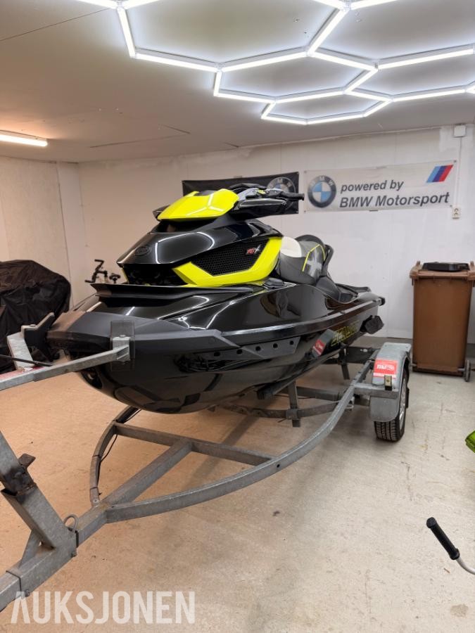 2012 SeaDoo Rxt 260 Rs Vannscooter med registrert Tiki henger