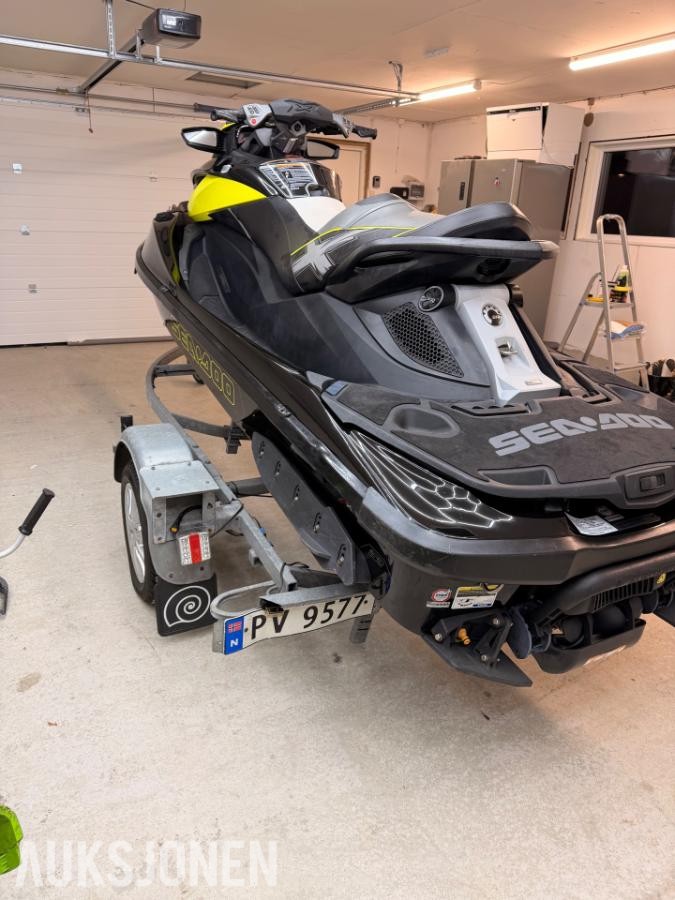 2012 SeaDoo Rxt 260 Rs Vannscooter med registrert Tiki henger