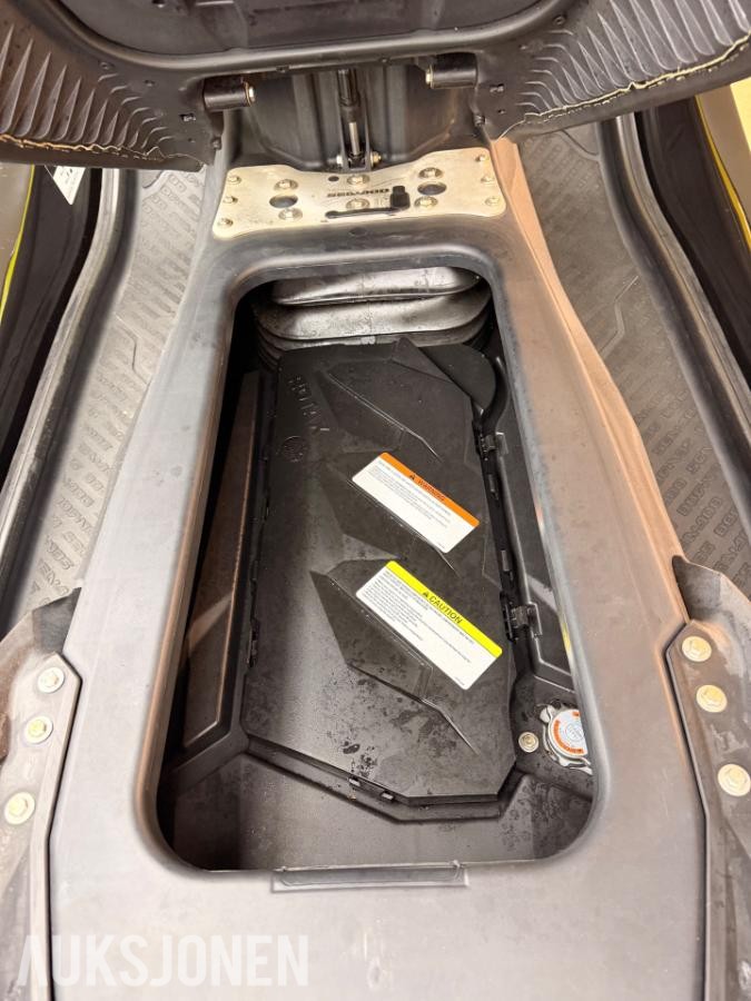 2012 SeaDoo Rxt 260 Rs Vannscooter med registrert Tiki henger