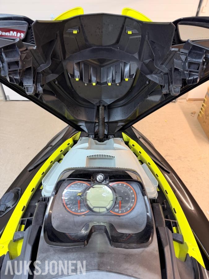 2012 SeaDoo Rxt 260 Rs Vannscooter med registrert Tiki henger