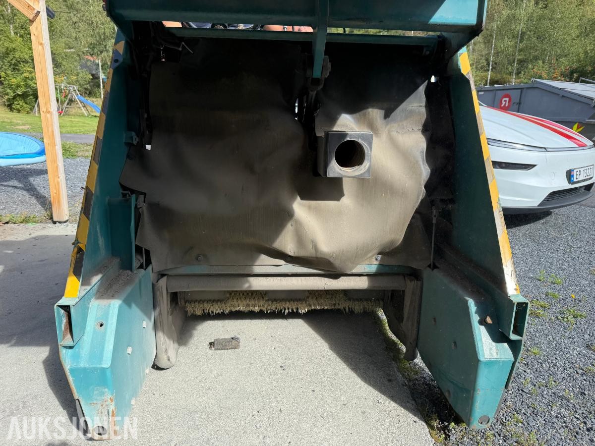 1998 Tennant 6400 Feiemaskin kun 723 Timer