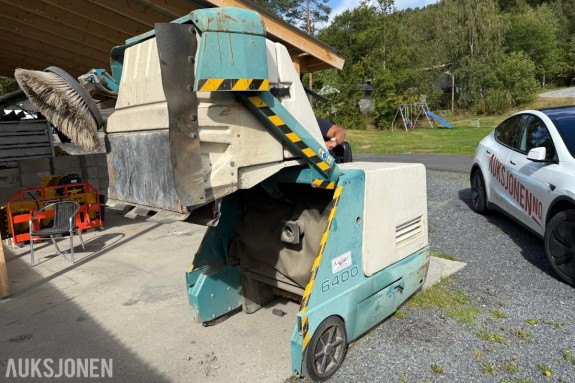 1998 Tennant 6400 Feiemaskin kun 723 Timer