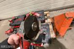 Parti Milwaukee og Bosch elektroverktøy med batterier, ladere og kofferter