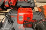Parti Milwaukee og Bosch elektroverktøy med batterier, ladere og kofferter
