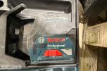 Parti Milwaukee og Bosch elektroverktøy med batterier, ladere og kofferter