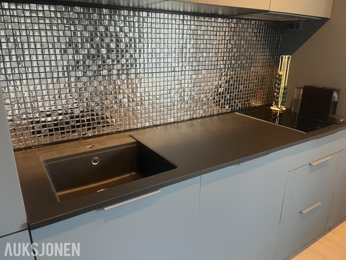 NY - Benkeplate med underlimt kompositt vask