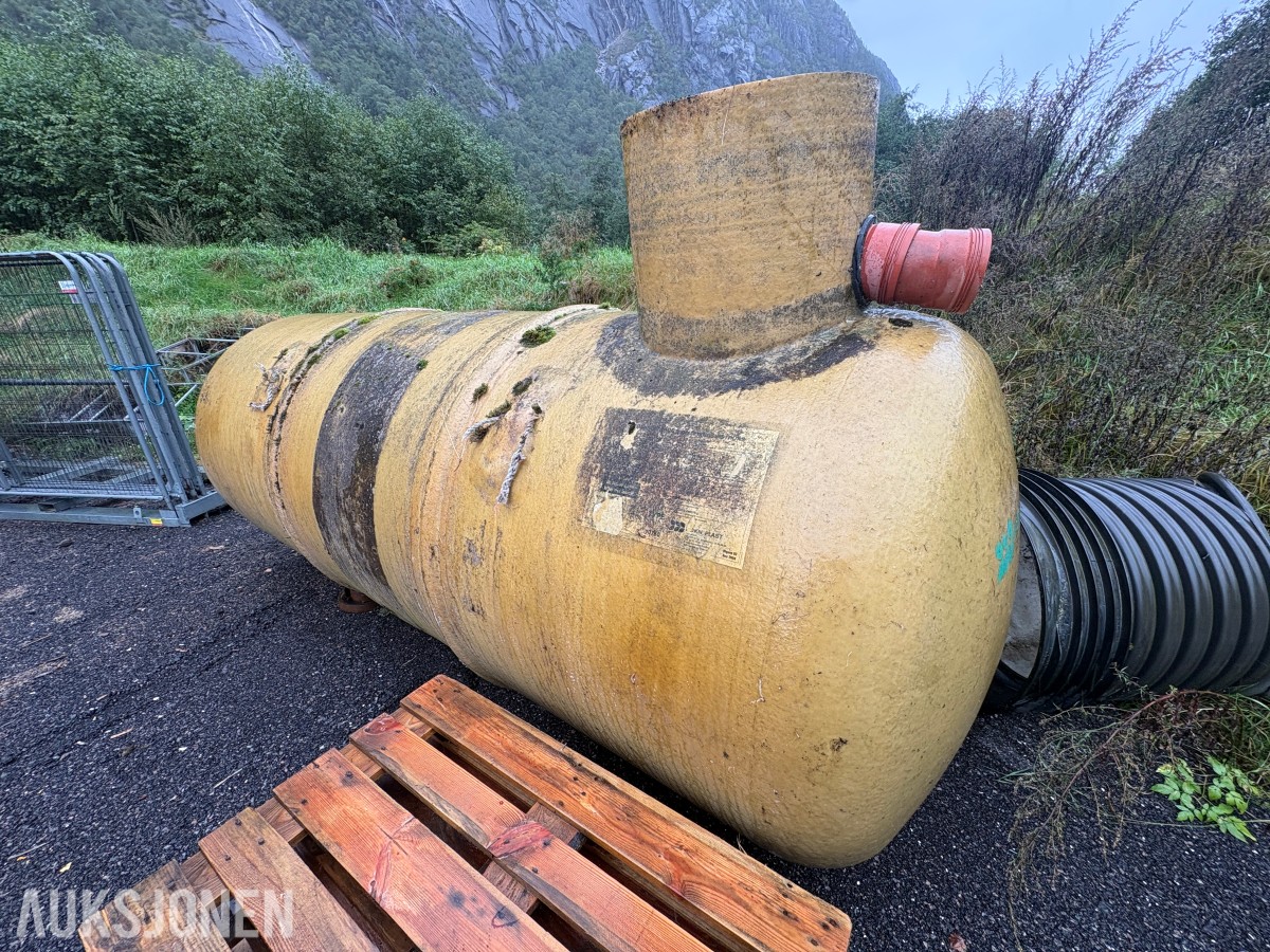 2004 Bokn Plast glassfibertank ca. 4 meter