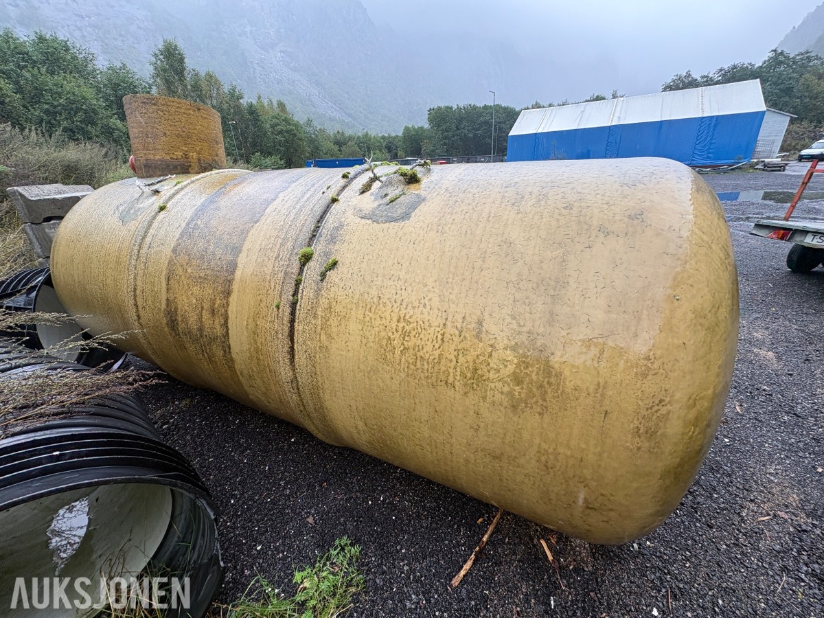 2004 Bokn Plast glassfibertank ca. 4 meter