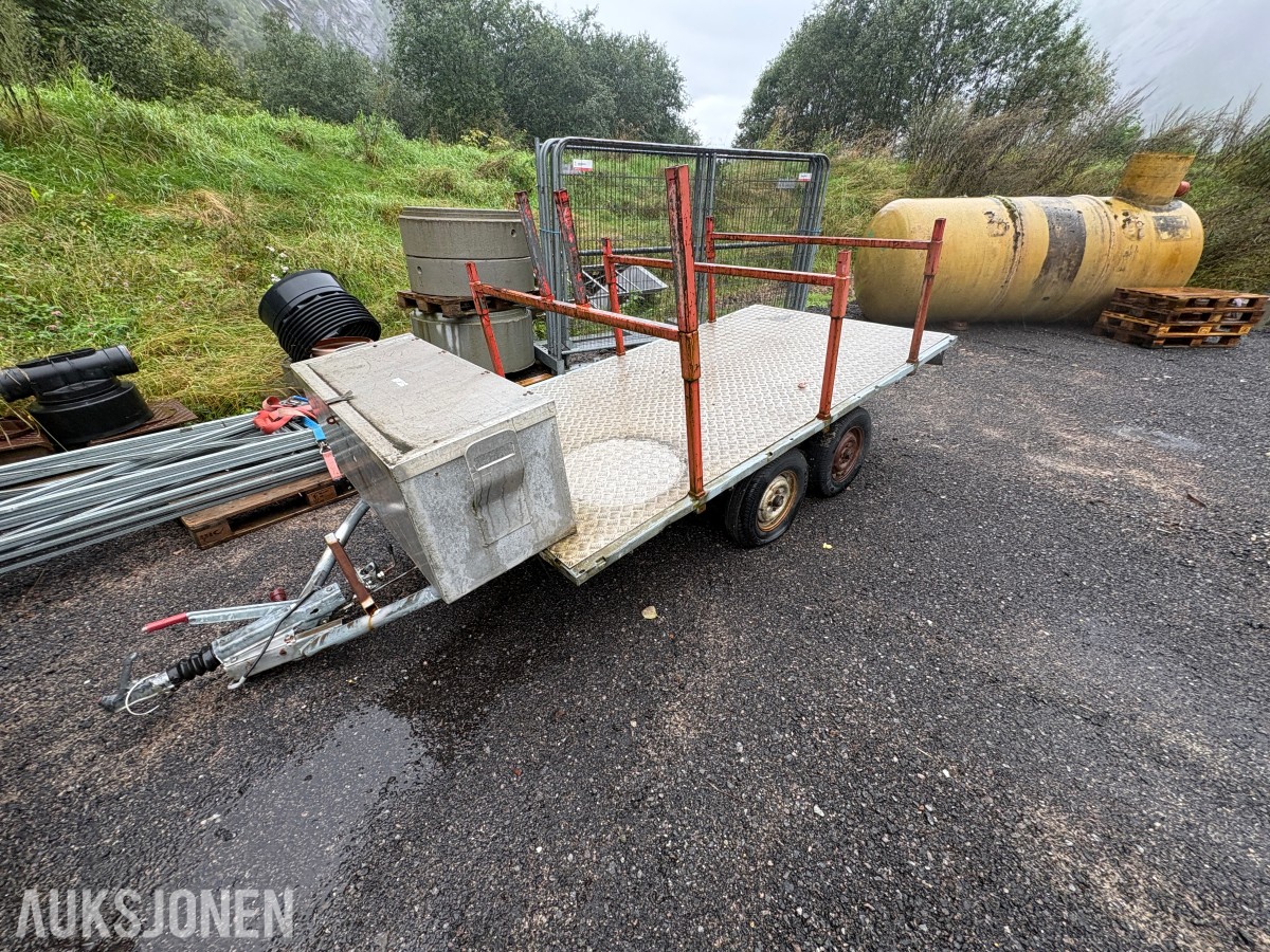1984 Tredal 2-AKSLET PLANHENGER 1200 KG totalvekt