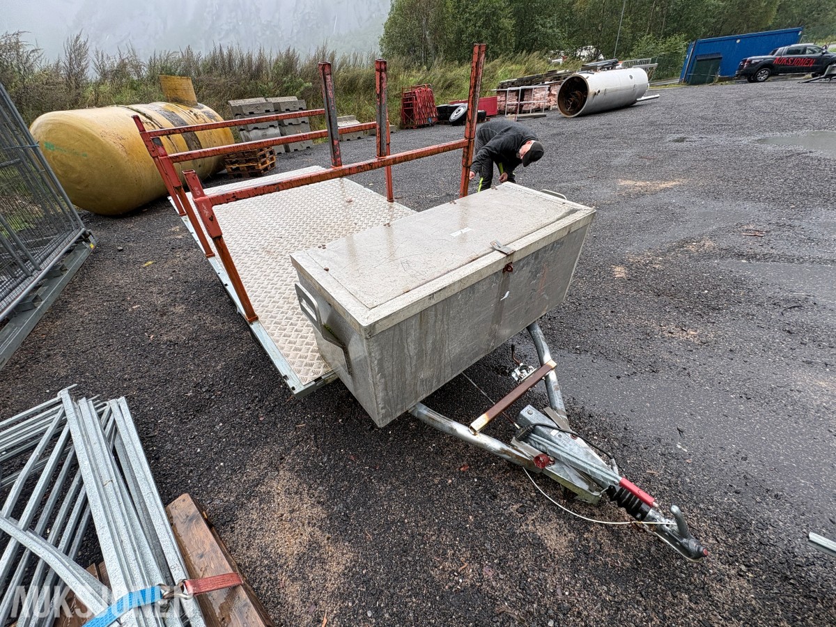 1984 Tredal 2-AKSLET PLANHENGER 1200 KG totalvekt
