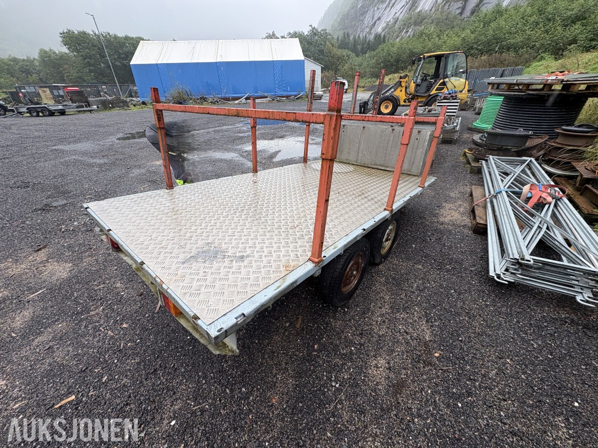 1984 Tredal 2-AKSLET PLANHENGER 1200 KG totalvekt