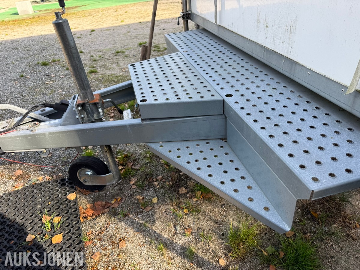 Arnpro 550MB sanitærbrakke – 3 separate bad med dusj/WC – 230/400V 