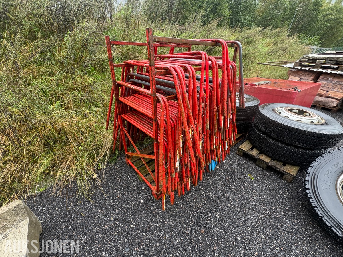 Parti arbeidsbukker/støttebukker i metall – ca. 130 cm høyde