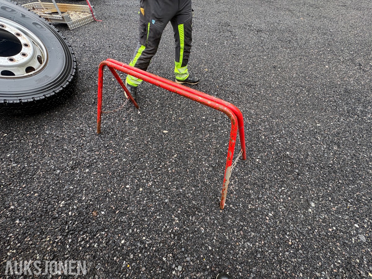 Parti arbeidsbukker/støttebukker i metall – ca. 130 cm høyde