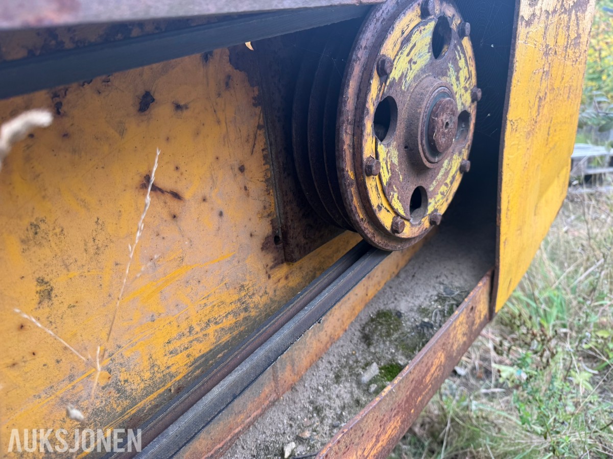 Dynapac CH 47 slepevals, Deutz 3-syl. motor,