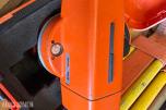 PARTI MED SKF HYDRAULIKKPUMPER, WILD NA-0 NIVELLERINGSINSTRUMENT OG STATIVER