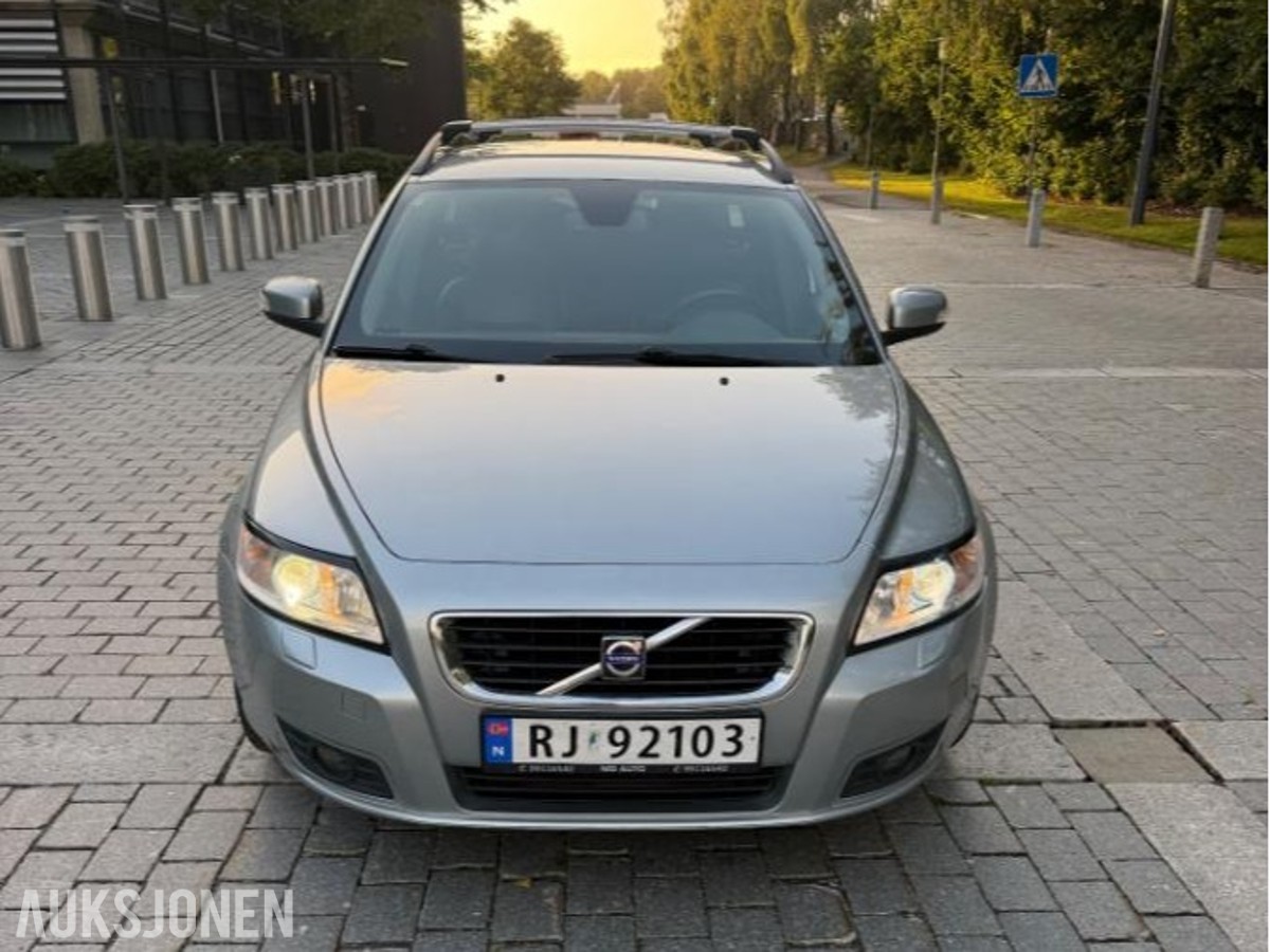 2009 VOLVO V50 2.0D 136HK AUTOMAT EU-OK 01.28 HENGERFESTE SKINN