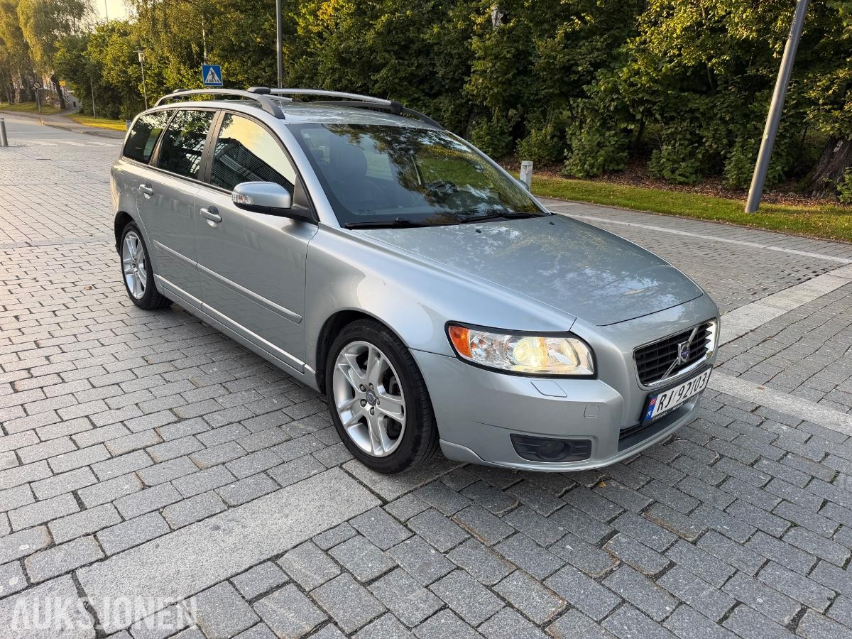 2009 VOLVO V50 2.0D 136HK AUTOMAT EU-OK 01.28 HENGERFESTE SKINN