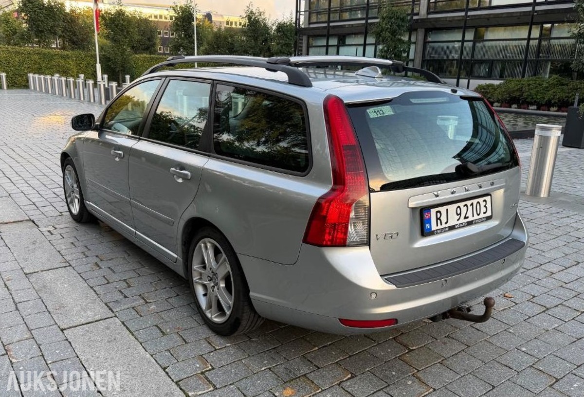 2009 VOLVO V50 2.0D 136HK AUTOMAT EU-OK 01.28 HENGERFESTE SKINN