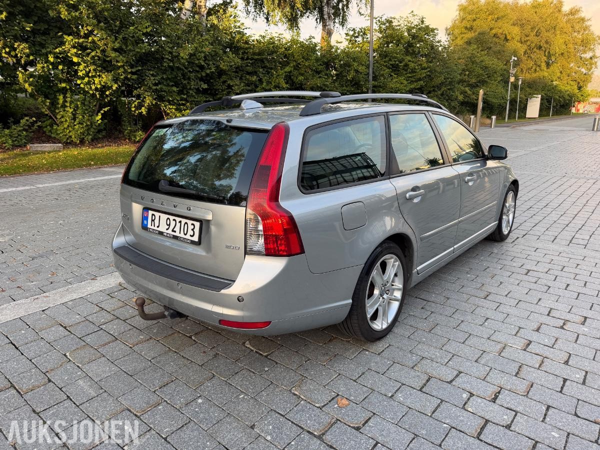 2009 VOLVO V50 2.0D 136HK AUTOMAT EU-OK 01.28 HENGERFESTE SKINN